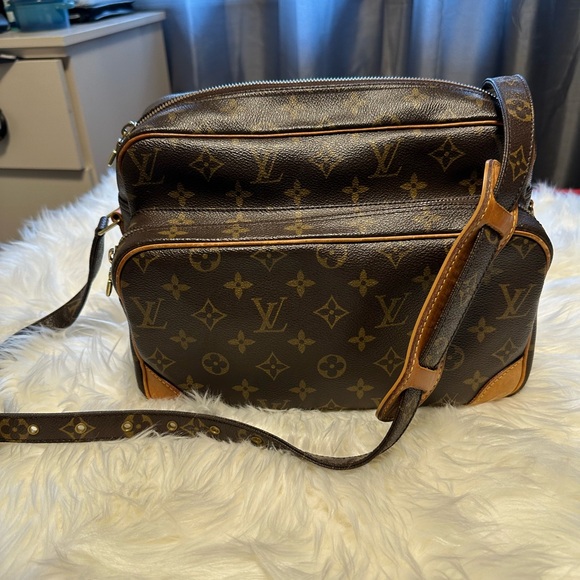 Louis Vuitton Nile messenger bag - Picture 2 of 7